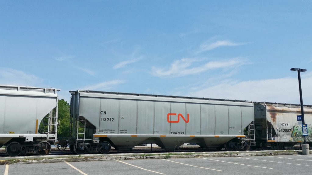 CN 113212